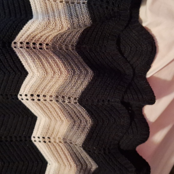 Size xl sweater - Picture 3 of 3
